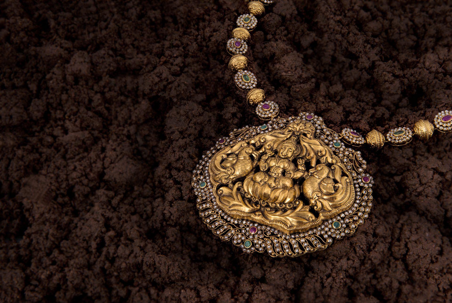 necklace mud scaled